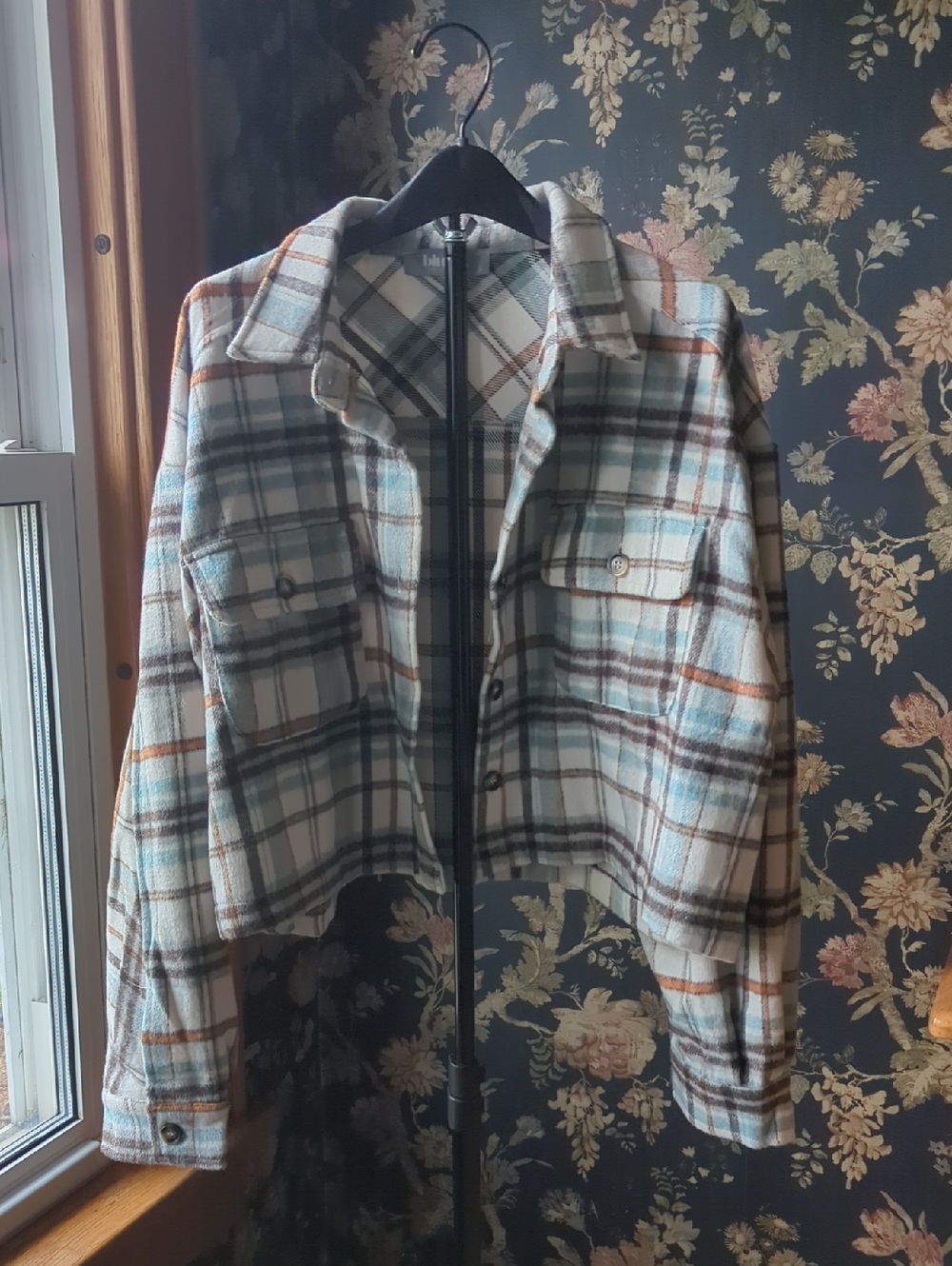 Blue B Plaid Cropped Shacket in Cream Plaid Size L